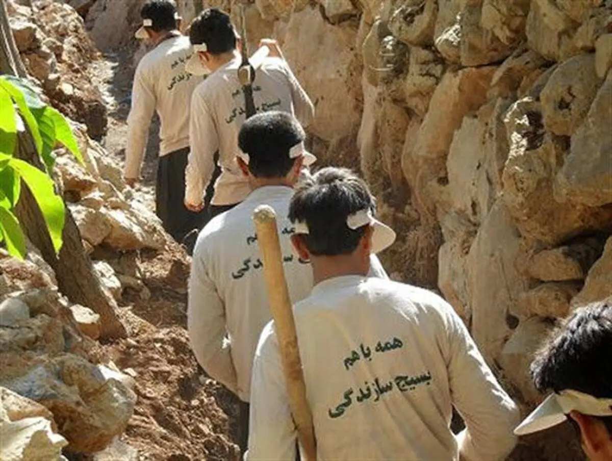 فعالیت ۳۰ گروه جهادی بسیج در مناطق محروم چهارمحال و بختیاری به مناسبت هفته دفاع مقدس