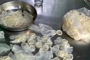 پلیس ویتنام کارگاه بازیافت و فروش «کاندوم مصرف‌شده» را پلمپ کرد