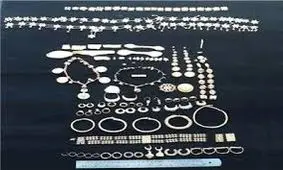 کشف اشیای تاریخی از جنس طلا مربوط به دوره هخامنشی