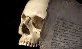 عجیب‌ترین مراسم تدفین مردگان،از مٌرده‌خواری تا رقص با مردگان!