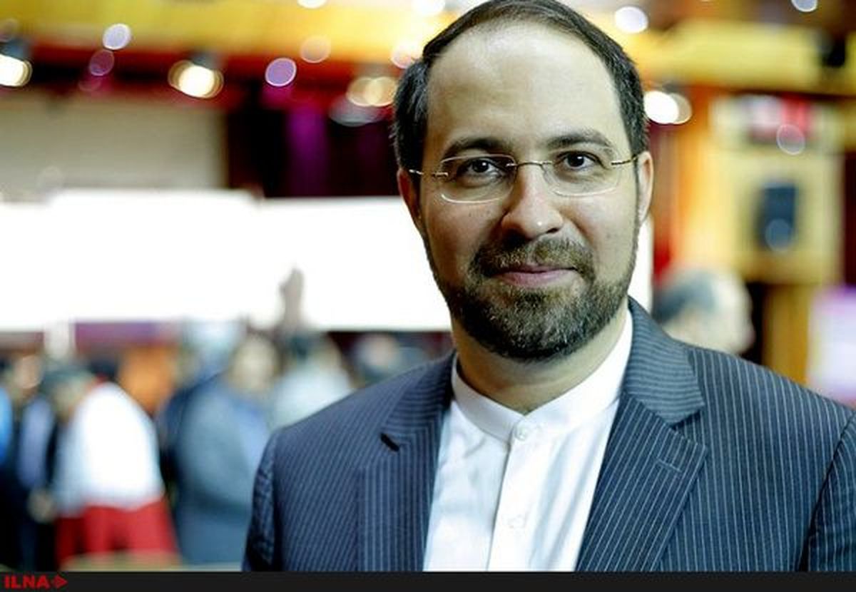 به مساله پوشش کارکنان دستگاهها ورود نمیکنیم