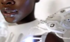 لباسی که بر اساس فعالیت مغز رنگ عوض می‌کند