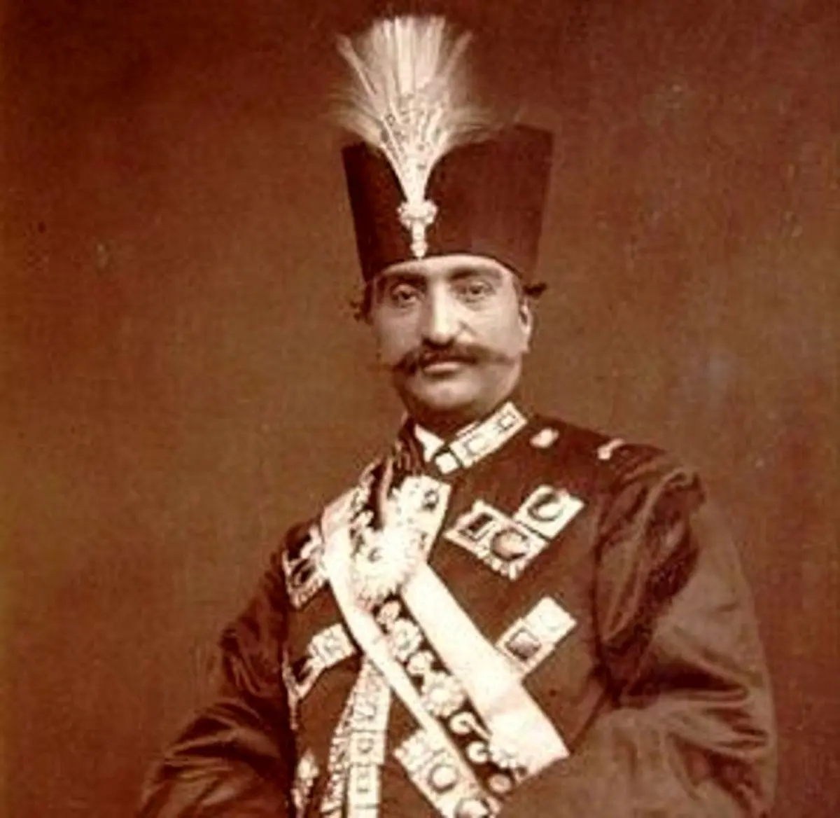 وقتی شاه قاجار با خانم‌ها سبیل‌آتشین بازی می‌کرد!