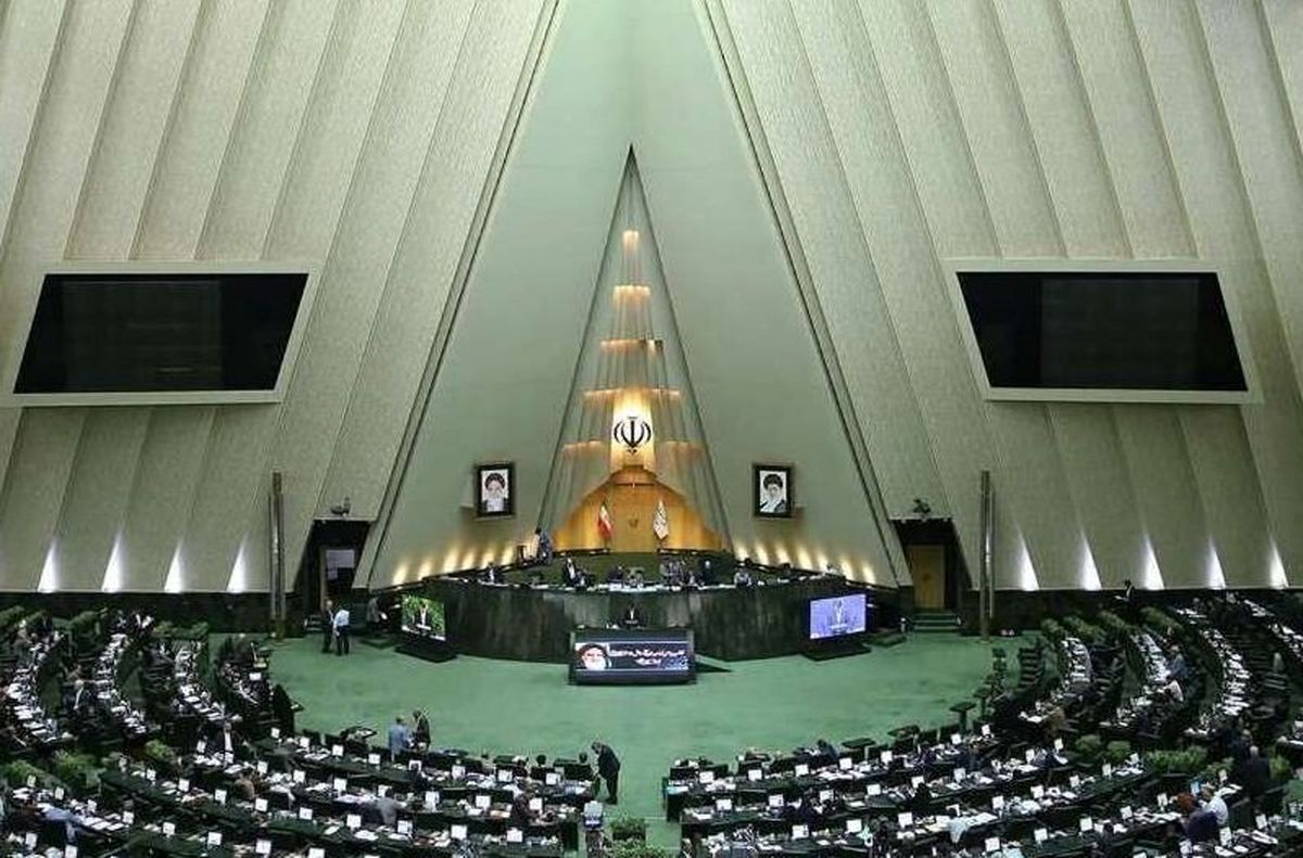 شادی یک روحانی بعد از شنیدن خبر پیروزی در انتخابات میاندورهای مجلس/ ویدئو