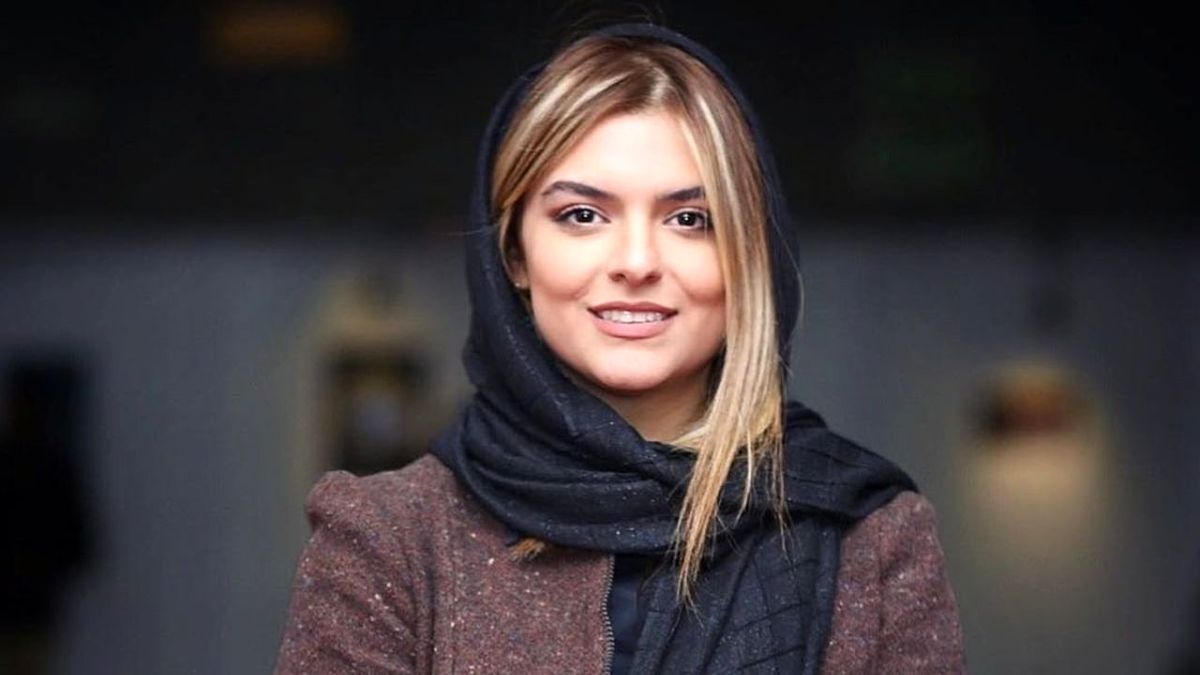 انتقاد تند خانم بازیگر از حذف تصاویر دختران از کتابهای درسی / دنیا مدنی: چرا برخی تا این حد با دختران مشکل دارند؟