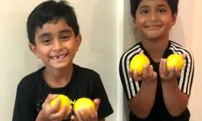 ۲ بچه لیمونادفروش برای کودکان یمن پول جمع می‌کنند / «آنجلینا جولی» کمک مالی کرد