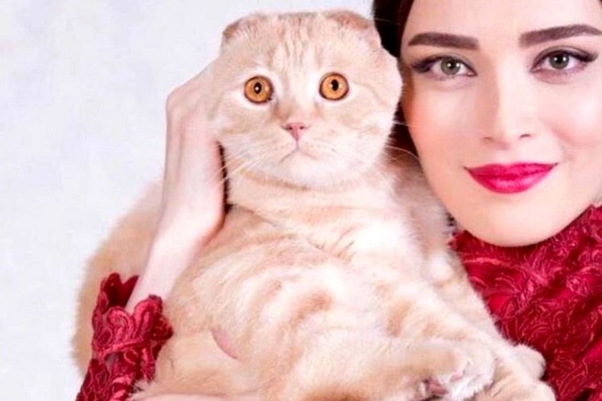 بهنوش طباطبایی گربهاش را به صحنه تئاتر میآورد