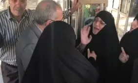 فیلم / اعتراض و فریادهای خانواده شهدا به احمدی‌نژاد