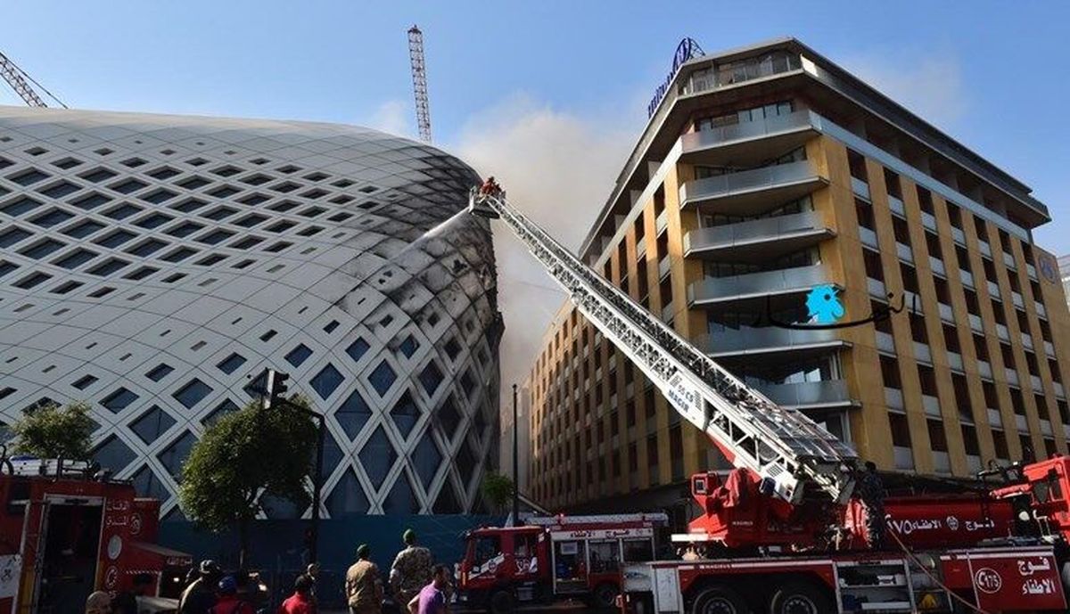 آتش سوزی در ساختمان تجاری بازار بیروت