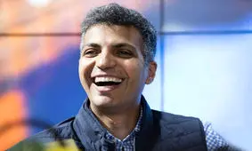 عادل فردوسی‌پور پا به توپ می‌شود