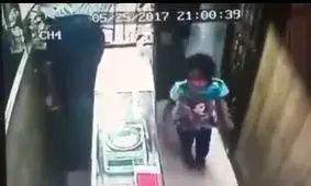 فیلم / سارق ۵ ساله دو کیلو طلا را دزدید