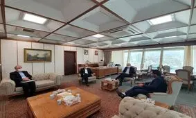 دیدار استاندار اردبیل با مدیرعامل بانک تجارت برای پیگیری راه اندازی مجدد کارخانه سبلان پارچه