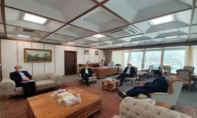 دیدار استاندار اردبیل با مدیرعامل بانک تجارت برای پیگیری راه اندازی مجدد کارخانه سبلان پارچه