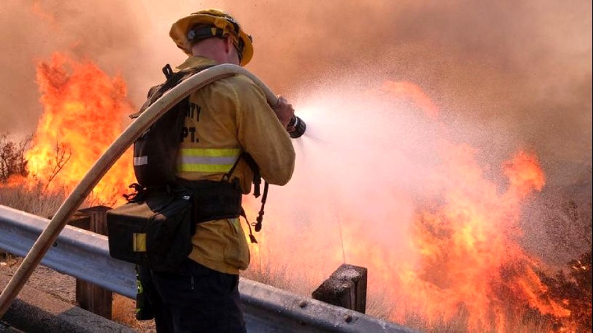 نجات معجزه آسای ۲ کودک از آتش سوزی مهیب در پامنار/ کولر‌ها علت اصلی یک پنجم آتش سوزی‌ها