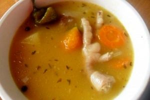 سوپ بسیار مقوی پای مرغ و سبزیجات