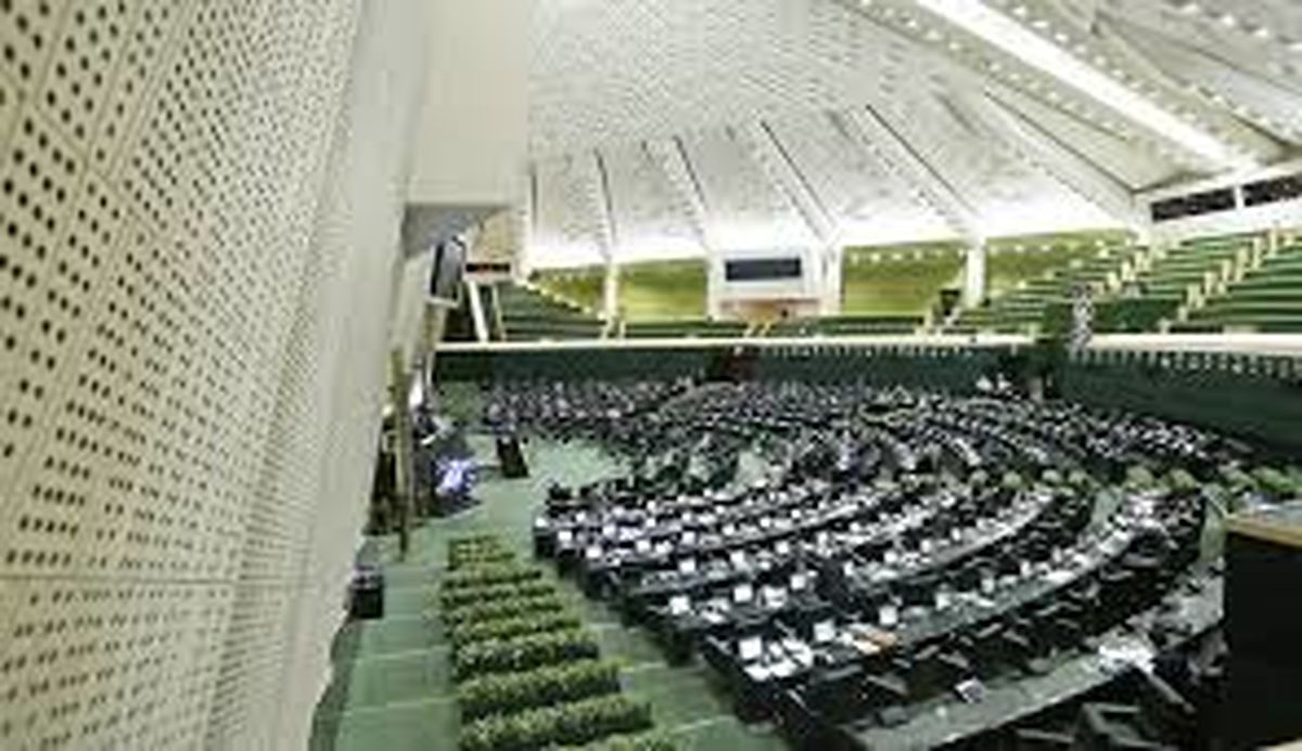 رئیس‌جمهور برای دفاع از «رزم حسینی» در مجلس حاضر نشد
