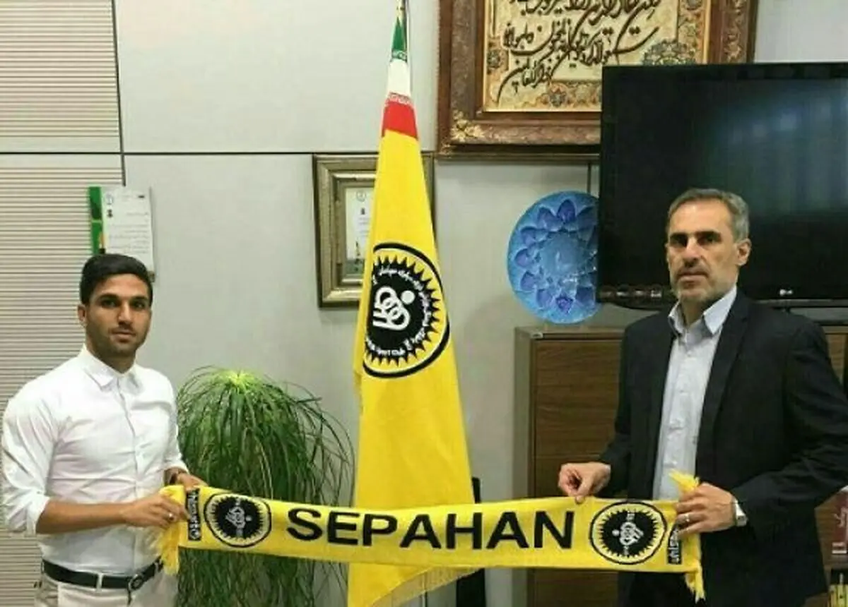 مهاجم پرسپولیسی به سپاهان پیوست