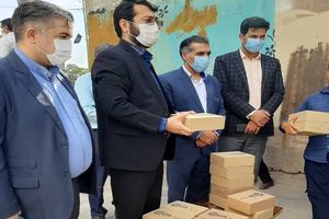 صندوق کارآفرینی امید کرمان ۳۰ دستگاه کارتخوان را به رانندگان تاکسی اهدا کرد