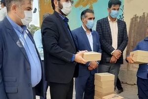 صندوق کارآفرینی امید کرمان ۳۰ دستگاه کارتخوان را به رانندگان تاکسی اهدا کرد