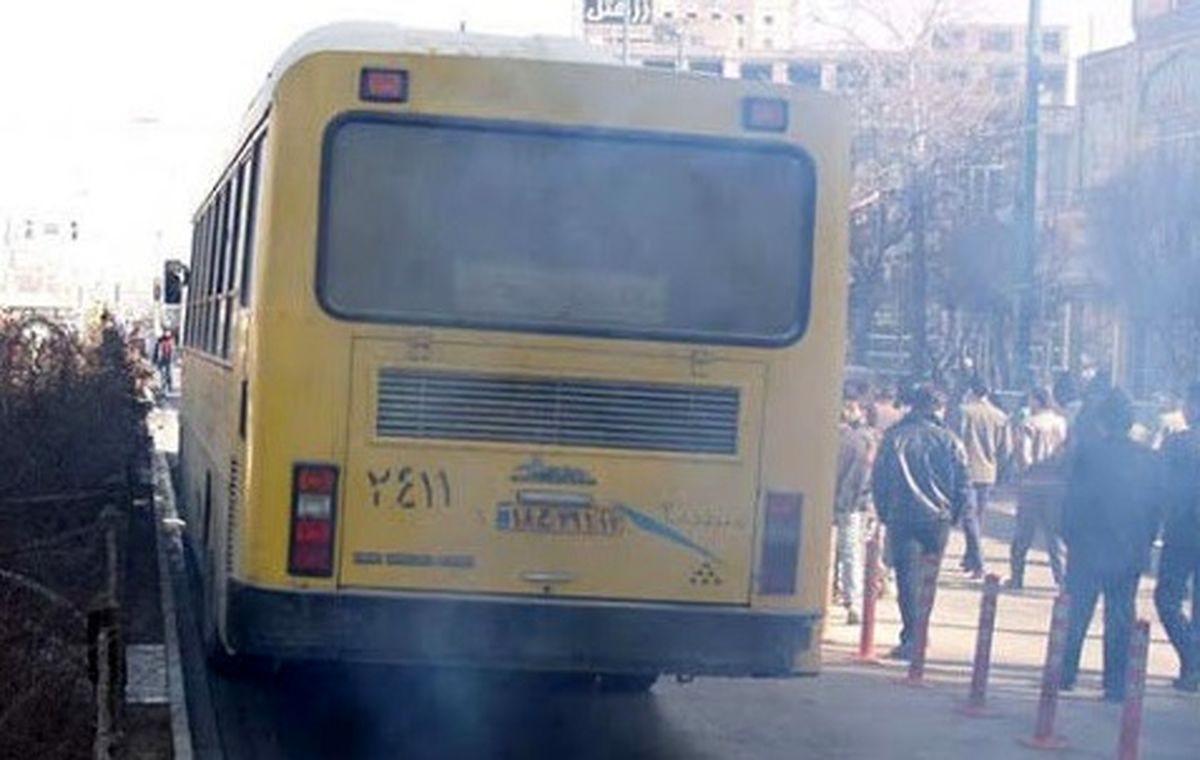 خمیازه‌ سیاه اتوبوس‌های پیر در خیابان‌های بجنورد