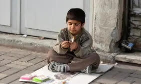 احتمالا بیش از ۵۰ درصد خانوارهای ایرانی به زیر خط استاندارد "درآمد- هزینه" رسیده‌اند