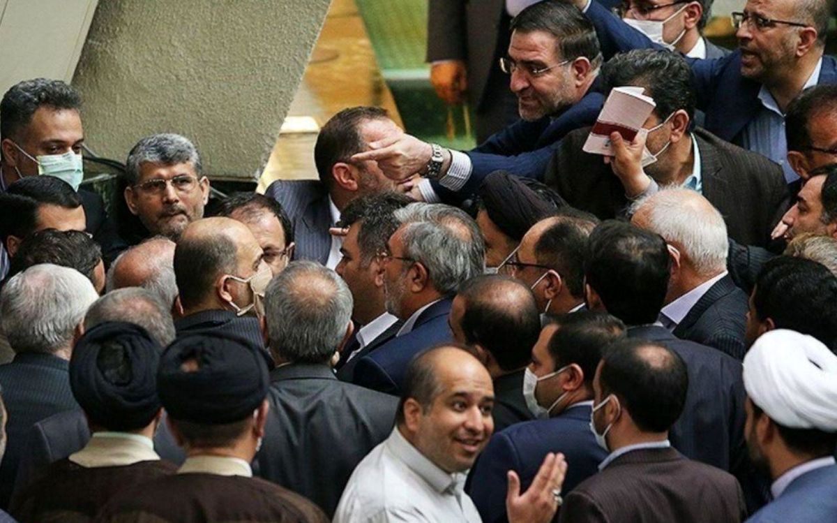 پارلمان انقلابی و حاشیههایش؛ از بذرپاش و تاجگردون تا دناپلاس و واکسن آنفلوآنزا