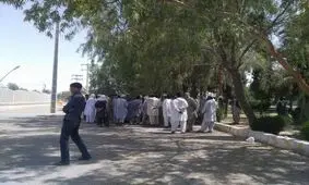 تجمع مرزنشینان مقابل فرمانداری سراوان