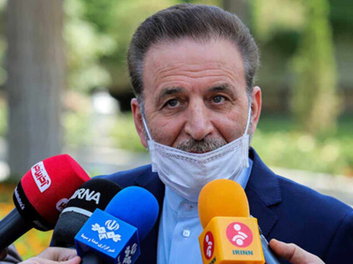واعظی: دولت در بورس دخالت نمیکند