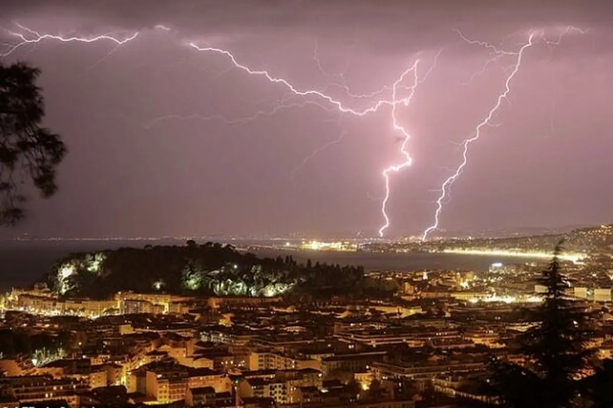 صاعقه در خوزستان جان ۲ جوان و یک نوجوان را گرفت