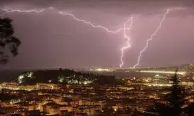 صاعقه در خوزستان جان ۲ جوان و یک نوجوان را گرفت
