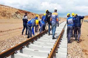 پیشرفت 70 درصدی زیرسازی و ریل‌گذاری راه آهن اردبیل/ سوت قطار تا پایان دولت به گوش می‌رسد