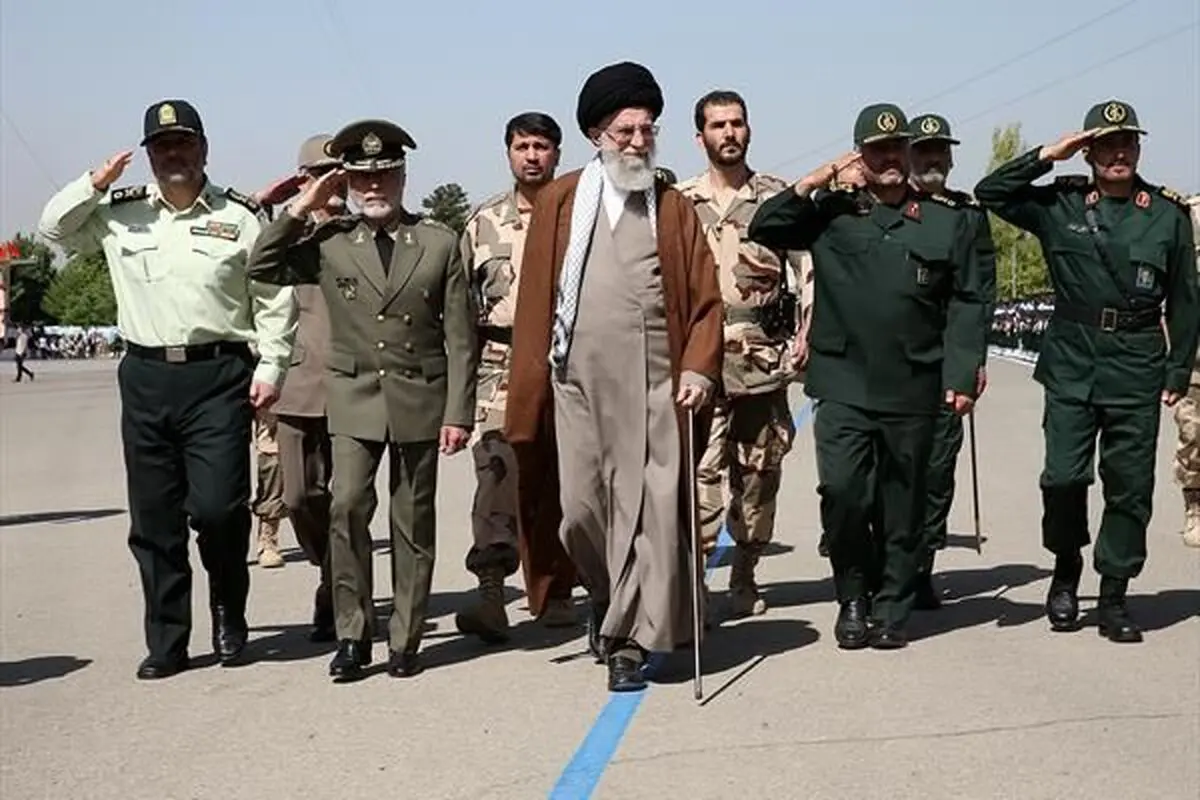 آیت الله خامنه ای روزانه چند ساعت کار می‌کنند؟
