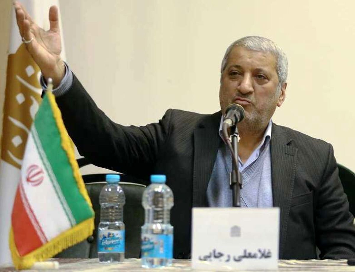 فعال سیاسی: اصولگرایان از حالا دستشان را رو کنند بازنده انتخابات ۱۴۰۰ میشوند