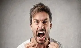 پول می‌گیرم داد می‌زنم/ برای موفقیت در این کار باید حنجره و دیافراگم قوی داشته باشید!