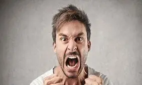 پول می‌گیرم داد می‌زنم/ برای موفقیت در این کار باید حنجره و دیافراگم قوی داشته باشید!