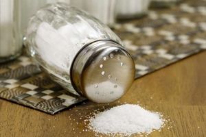 نشانه‌هایی که شما بیش از حد نمک می‌خورید
