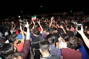 شادی مردم در اقصی نقاط ایران بعد از پیروزی پرسپولیس/ فیلم و عکس