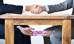 بخور این رشوه نیست، شیرینی است!