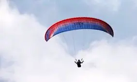 سقوط مرگبار یک چترباز در ارتفاعات مشرف به شهر لنده