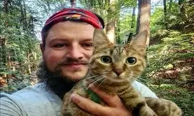 گربه‌ای که دست جهانگردان دنیا را از پشت بسته است!