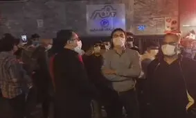 آوازخوانی هواداران شجریان مقابل بیمارستان جم/ ویدئو