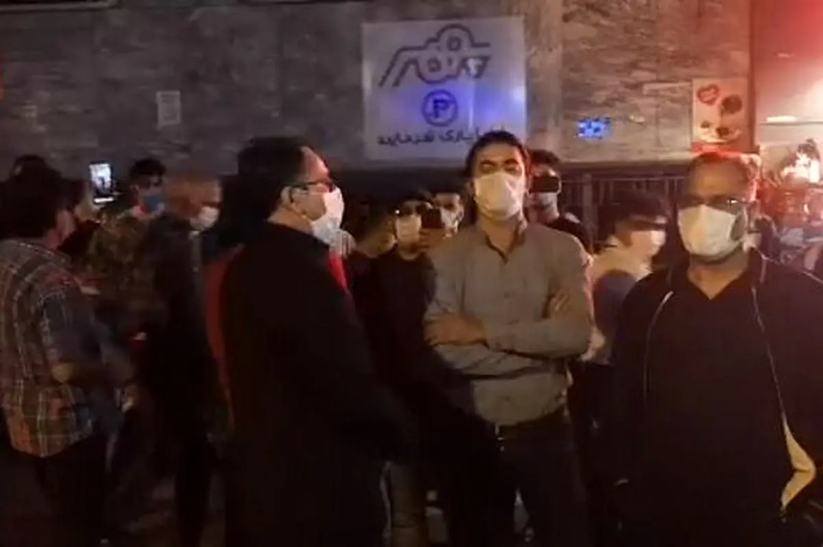 آوازخوانی هواداران شجریان مقابل بیمارستان جم/ ویدئو