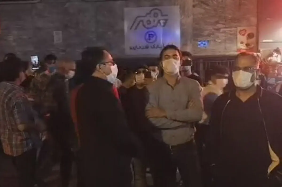 آوازخوانی هواداران شجریان مقابل بیمارستان جم/ ویدئو