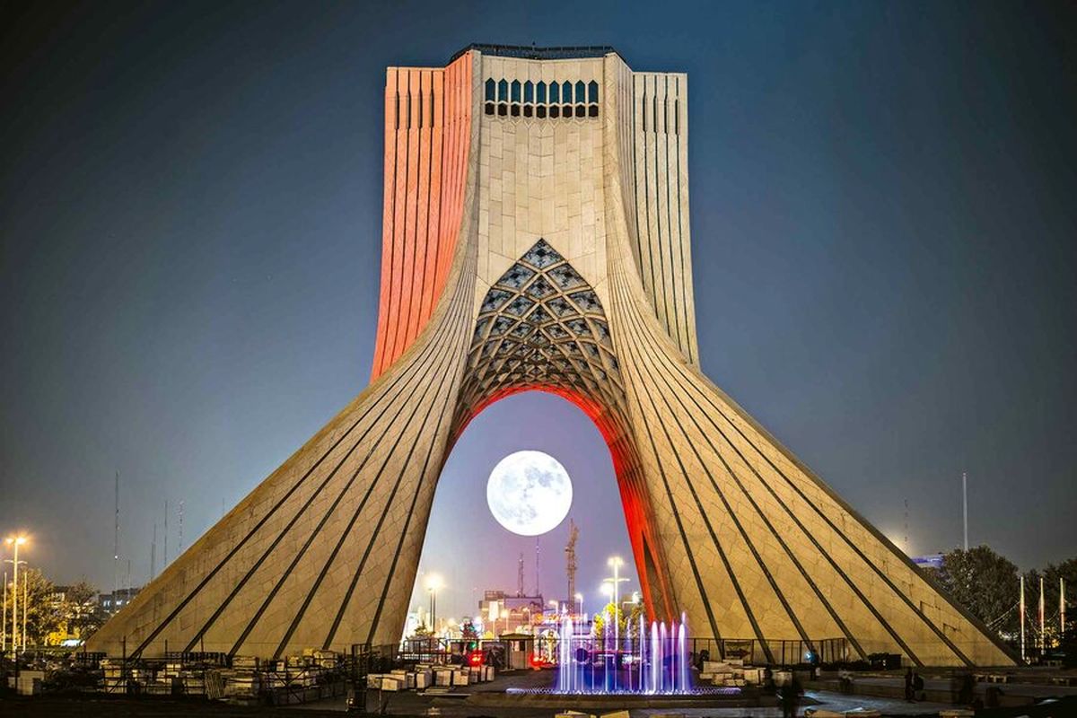 ترینهای پایتخت؛ از نخستین آسمانخراش و قدیمیترین ساختمان تهران تا کوچکترین چایخانه جهان و ...