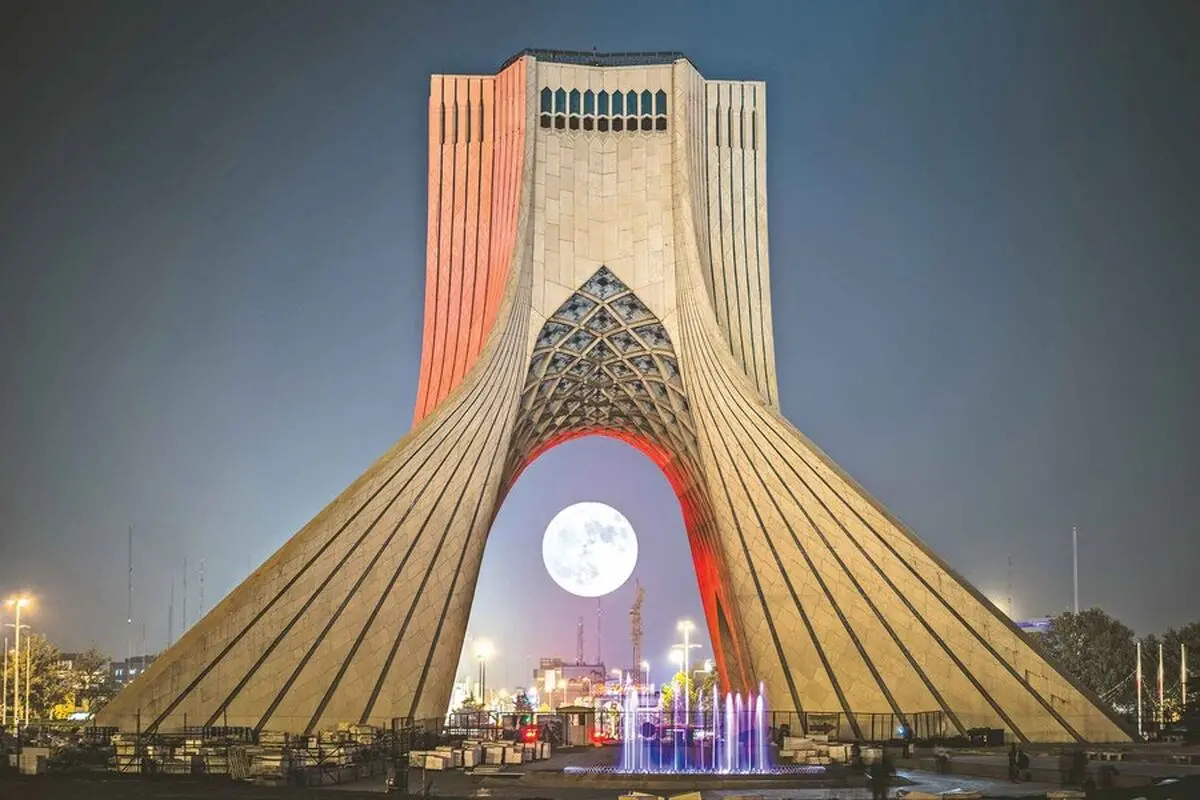 ترین‌های پایتخت؛ از نخستین آسمانخراش و قدیمی‌ترین ساختمان تهران تا کوچک‌ترین چایخانه جهان و ...