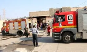نجات مرد بیمار روانی و مادرش از میان آتش در اهواز