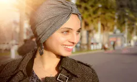 حجاب جنجالی خواننده زن مسلمان فرانسوی