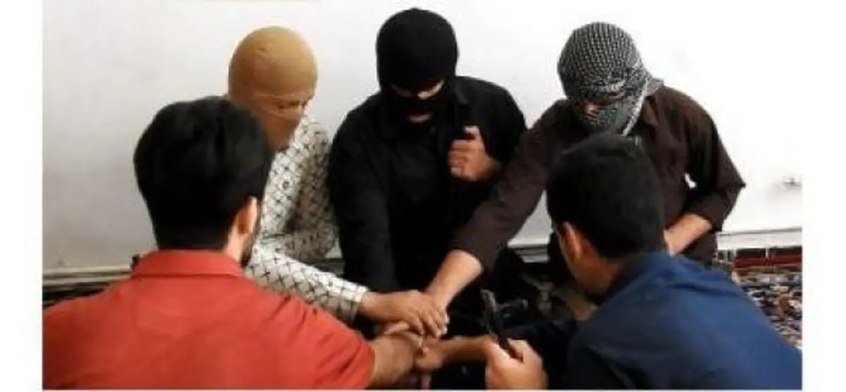 فیلمی از لحظه ورود تروریست به ساختمان مجلس