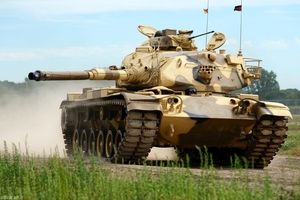 رویارویی و رقابت تمام عیار تانک ایرانی با نمونه آمریکایی/ تانک ام ۶۰ چگونه به تانک صمصام تغییر کرد؟/ عکس