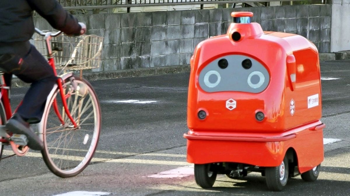 ربات پستچی وارد توکیو شد/ عکس